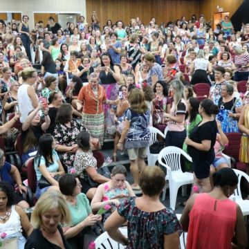 Dia da Mulher é comemorado com palestra e show de humor em Nova Veneza