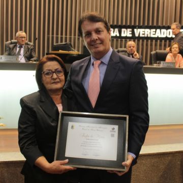 Vereadores homenageiam mulheres e sua representatividade