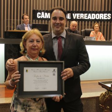 Vereadores homenageiam mulheres e sua representatividade