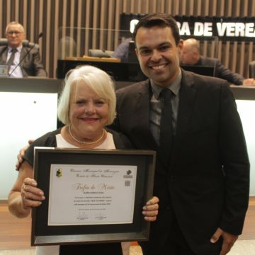 Vereadores homenageiam mulheres e sua representatividade