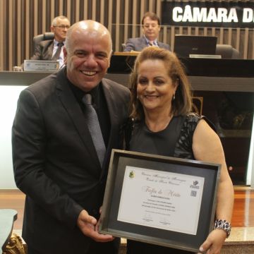 Vereadores homenageiam mulheres e sua representatividade