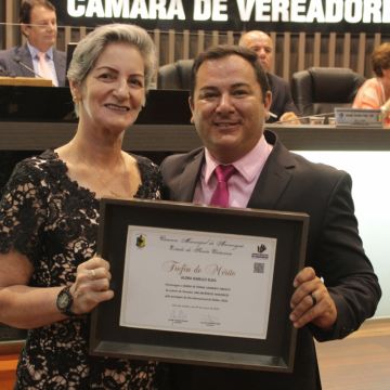 Vereadores homenageiam mulheres e sua representatividade