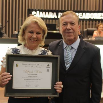 Vereadores homenageiam mulheres e sua representatividade