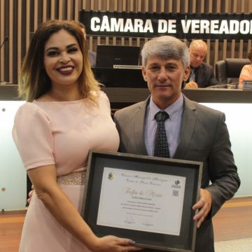Vereadores homenageiam mulheres e sua representatividade