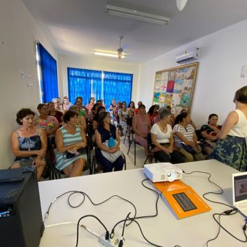 CRAS realiza palestra Mulheres de Fibra