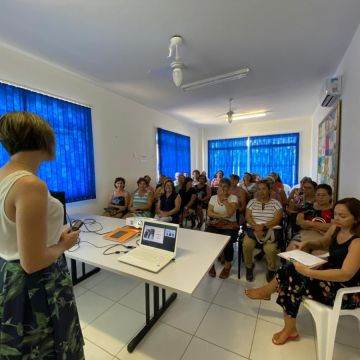 CRAS realiza palestra Mulheres de Fibra
