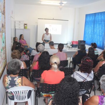 CRAS realiza palestra Mulheres de Fibra