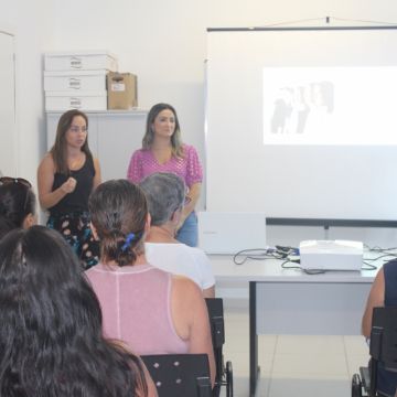 CRAS realiza palestra Mulheres de Fibra