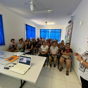 CRAS realiza palestra Mulheres de Fibra
