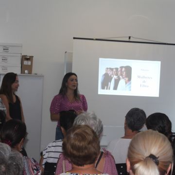 CRAS realiza palestra Mulheres de Fibra