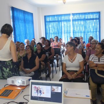 CRAS realiza palestra Mulheres de Fibra