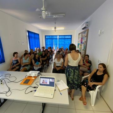 CRAS realiza palestra Mulheres de Fibra