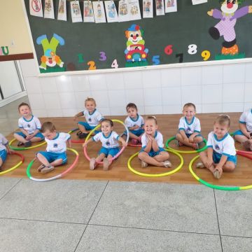 Alunos da rede municipal de Nova Veneza recebem uniforme escolar