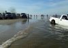 Veículo submerso no bairro de Ilhas em Araranguá