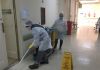 Auxiliares de limpeza contam sua rotina em hospital durante pandemia