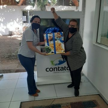 Clientes da Contato Internet concorrem a uma adega