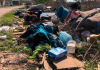 Moradora da Cohab, em Balneário Gaivota, reclama da situação de abandono da comunidade