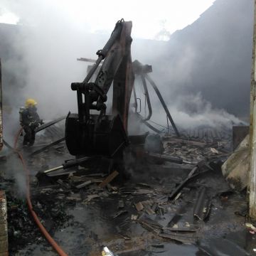 Incêndio em Turvo nessa madrugada (19)