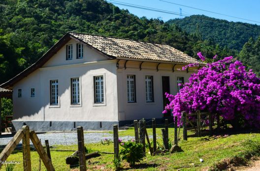 Casas antigas pelo interior